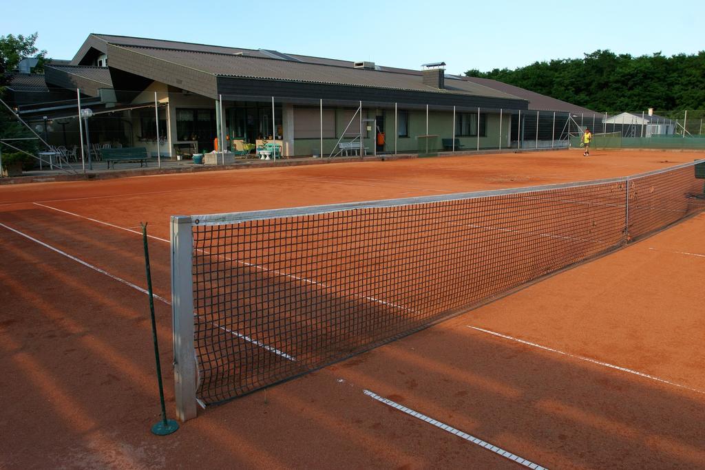 Tennis- Und Freizeitzentrum Neudoerfl Neudorfl Exterior photo